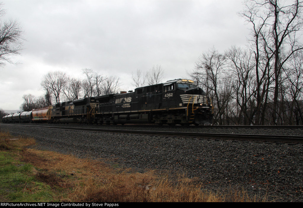 NS 4362 leads train 66X East